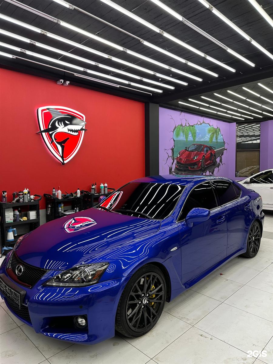 Синий Lexus IS F