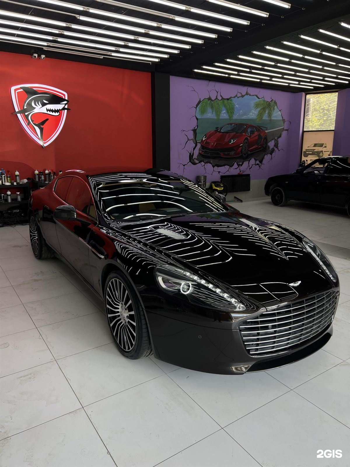 Aston Martin в студии Shark Detailing